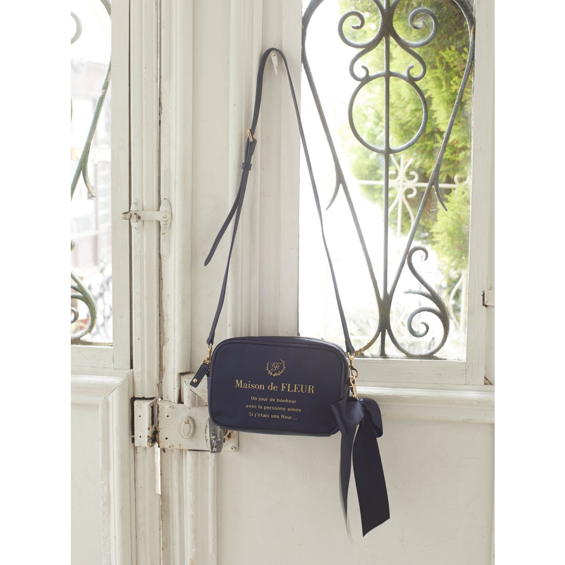 メゾン ド フルール Maison de FLEUR サテンリボンショルダーバッグ 