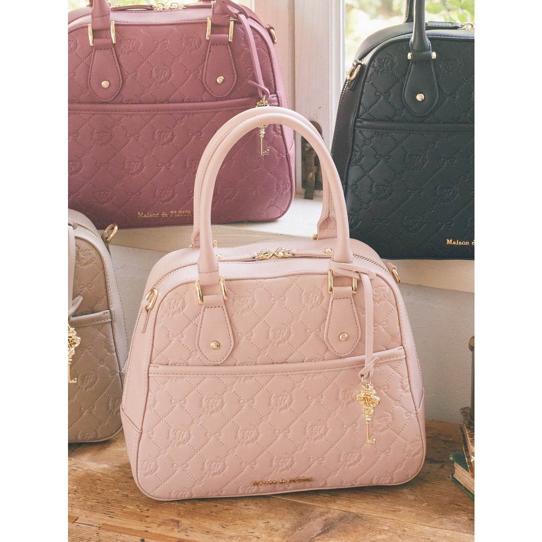 メゾン ド フルール Maison de FLEUR モノグラムトラペゾイドバッグ 