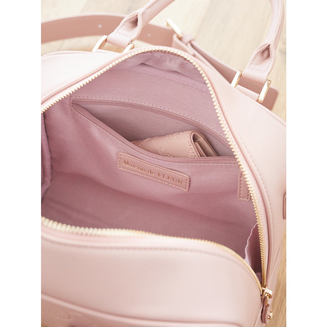 メゾン ド フルール Maison de FLEUR モノグラムリボンチャーム