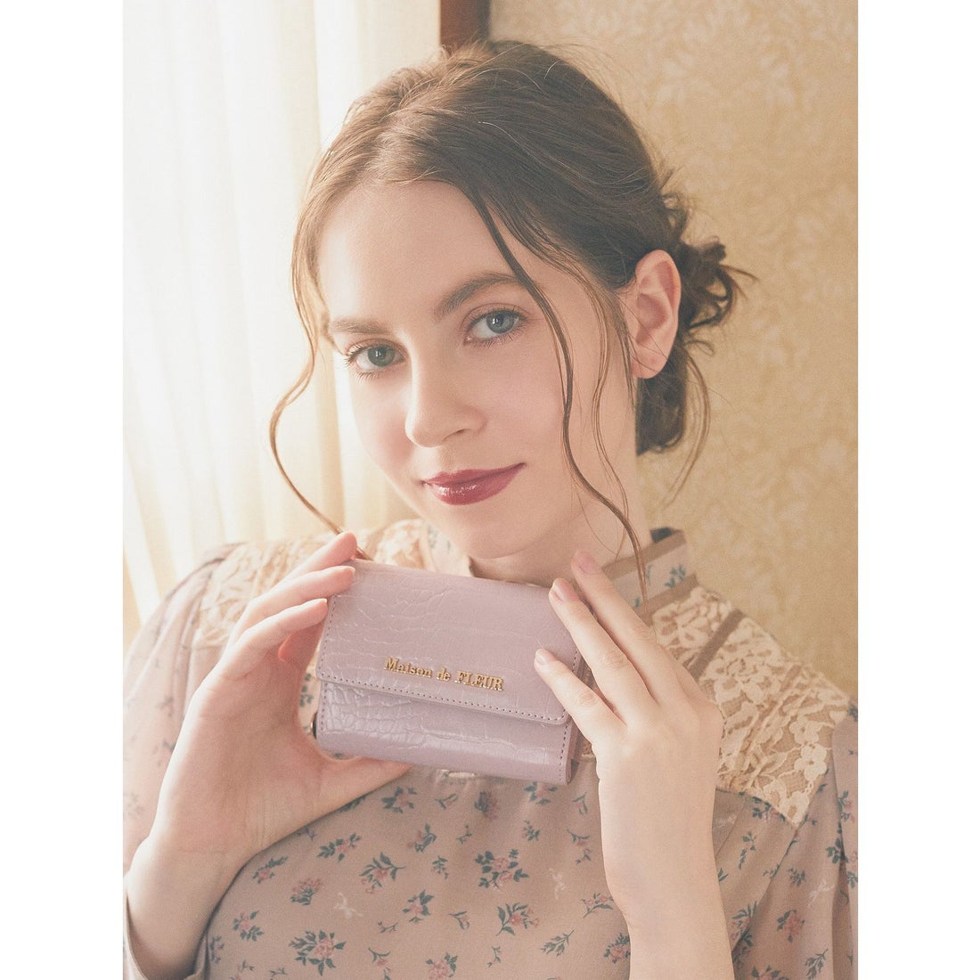 メゾン ド フルール Maison de FLEUR クロコ型押しウォレット （ライト