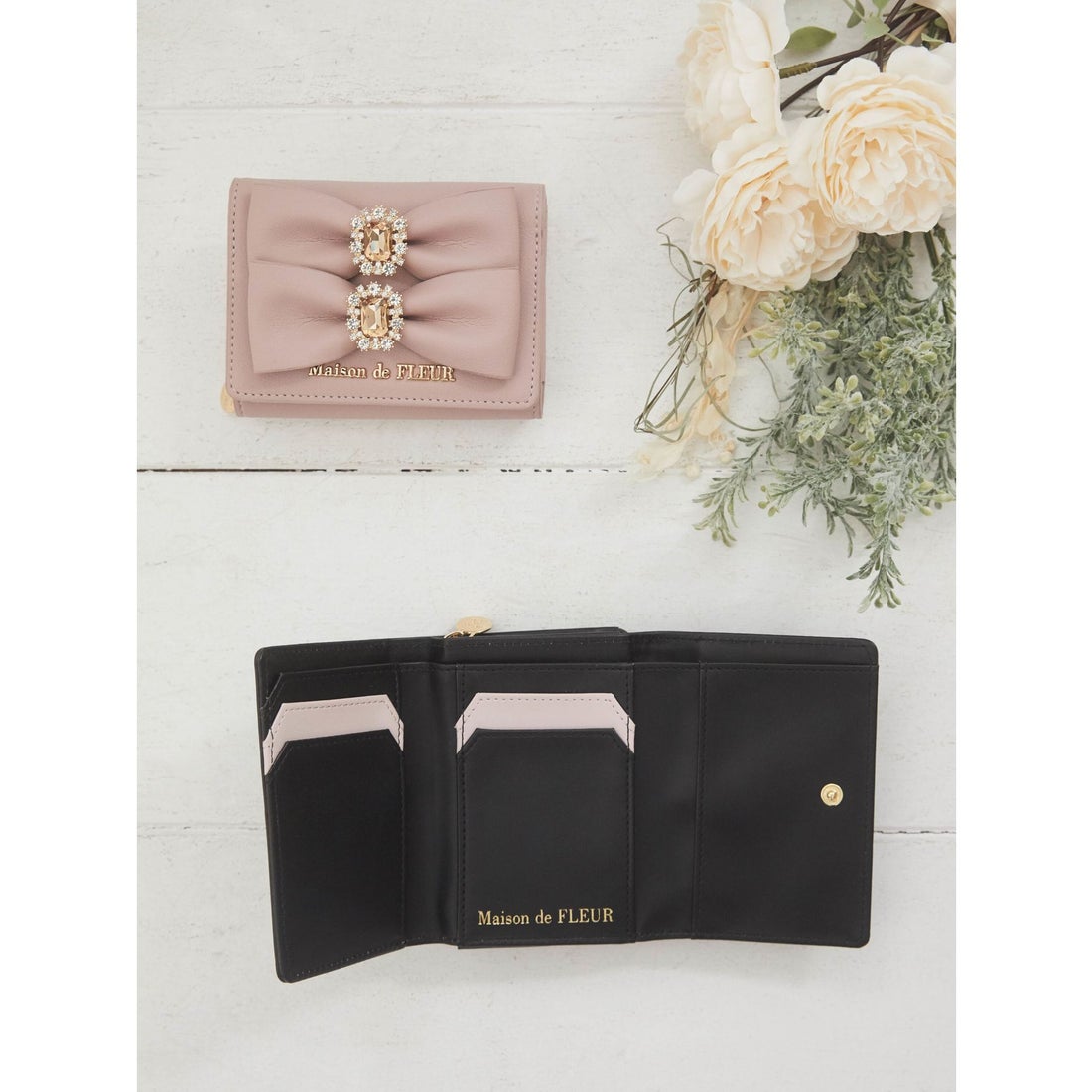 メゾン ド フルール Maison de FLEUR ダブルリボンビジューウォレット