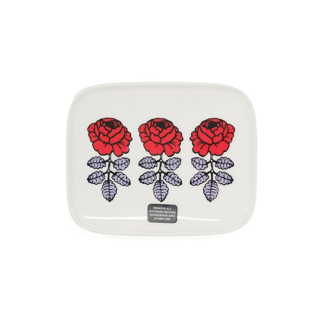 日本正規品 プレート レディース ブランド 女性 かわいい 可愛い お皿 小さめ 料理 おしゃれ 北欧 花柄 レンジ対応 食洗機対応 陶器 食器 ギフト ローズ バラ Vihkiruusu 12×15 （レッド×ライラック）