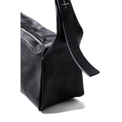medium rectangular shoulder bag （Black）｜詳細画像