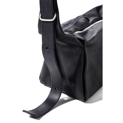 medium rectangular shoulder bag （Black）｜詳細画像