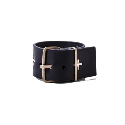 extra wide cross studded wrist band （Black）｜詳細画像