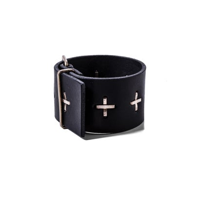 extra wide cross studded wrist band （Black）｜詳細画像