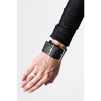 extra wide cross studded wrist band （Black）｜詳細画像
