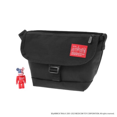 マンハッタンポーテージ Manhattan Portage Nylon Messenger Bag Flap Zipper Pocket w/ BE@RBRICK 2023 （Black）｜詳細画像