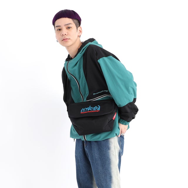 
                    Nylon Messenger Bag JR Flap Zipper Pocket 3D Embroidery Neon （Black）