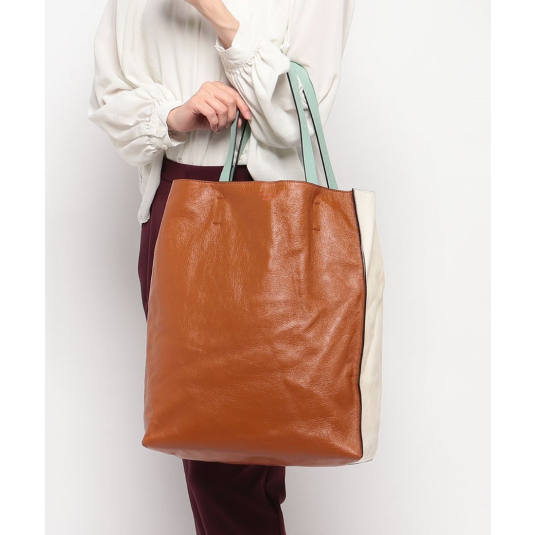 マルニ MARNI MARNI マルニ SHMP0019U1ーP2644 タンブルドカーフスキン