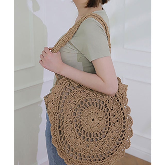 
                    大きめの編み込みが大人の可愛さを添えるストローバッグ ミニショルダー メッシュトート カゴバッグ（ブラウン）