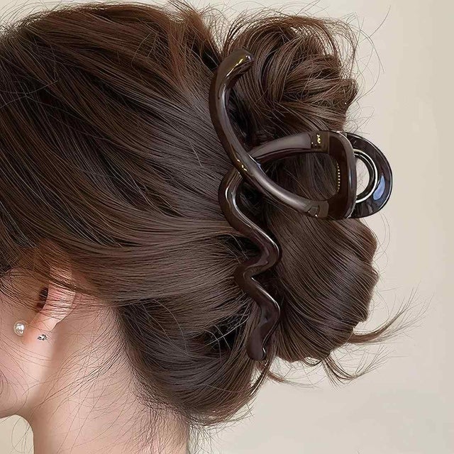 まとめ髪のアクセントになる、大きめヘアクリップ レディース バンスクリップ 大きめ ヘアアクセサリー 髪留め まとめ髪 ハーフアップ 波型 リボン ボール 結び デザイン ブラウン 韓国 Y2K （波型）