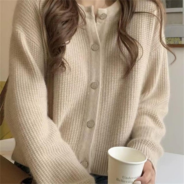 程よいフィット感でコンパクトに着こなせるワッフルニットカーディガン （ベージュ）