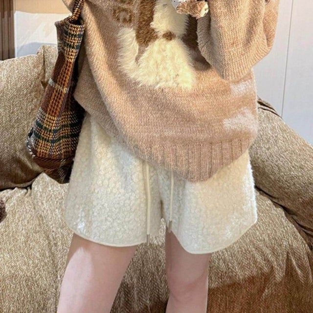 おうち時間もお出かけも心地よく包む秋のボアショートパンツ （ホワイト）