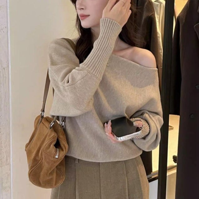 抜け感たっぷりのゆったりオフショルニット （ベージュ）