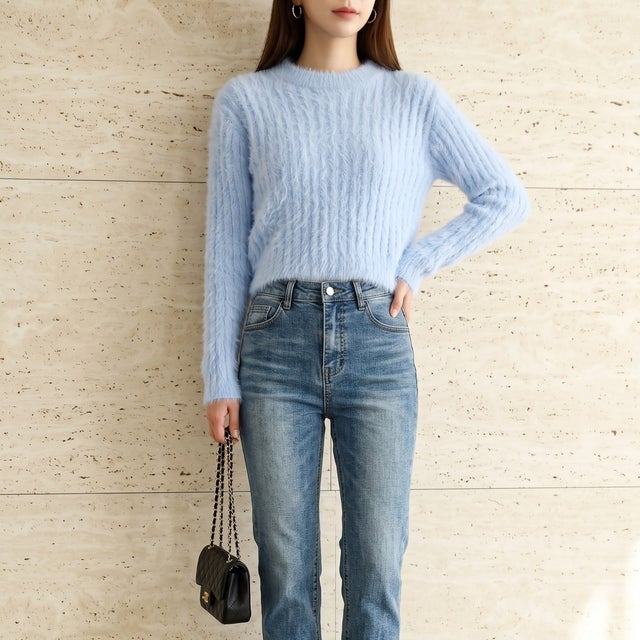 ふんわりシャギーが女性らしい、すっきりクロップド丈ニット レディース シャギーニット クロップド丈 短丈 コンパクト タイト 長袖 柔らかい ふんわり 秋 冬 フェミニン きれいめ ハイウエスト （ブルー）