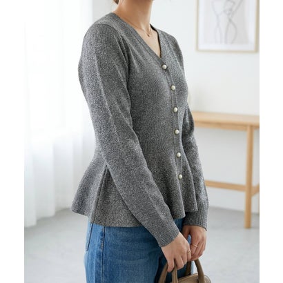 パールボタンが華やかな、ラメ入りペプラムニット カーディガン レディース ペプラム ラメ ラメ糸 長袖 Vネック きれいめ フェミニン 上品 通勤 オフィス お出かけ 秋服 冬服 大人可愛い （ブラック）｜詳細画像