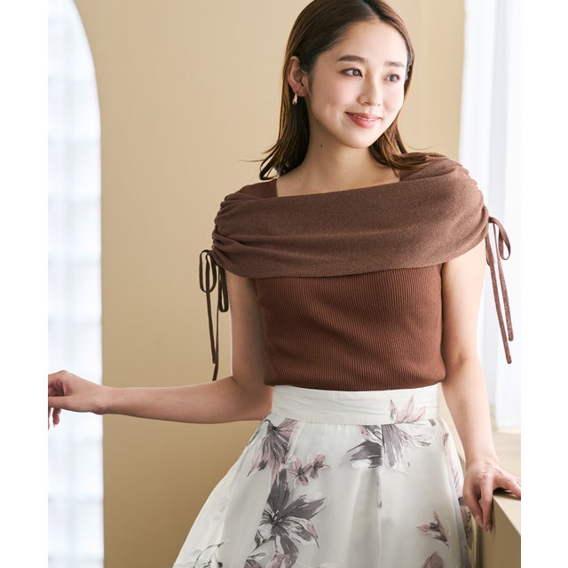 2026秋冬新作 サイドリボンシャーリングケープニット MM638302 （BROWN）