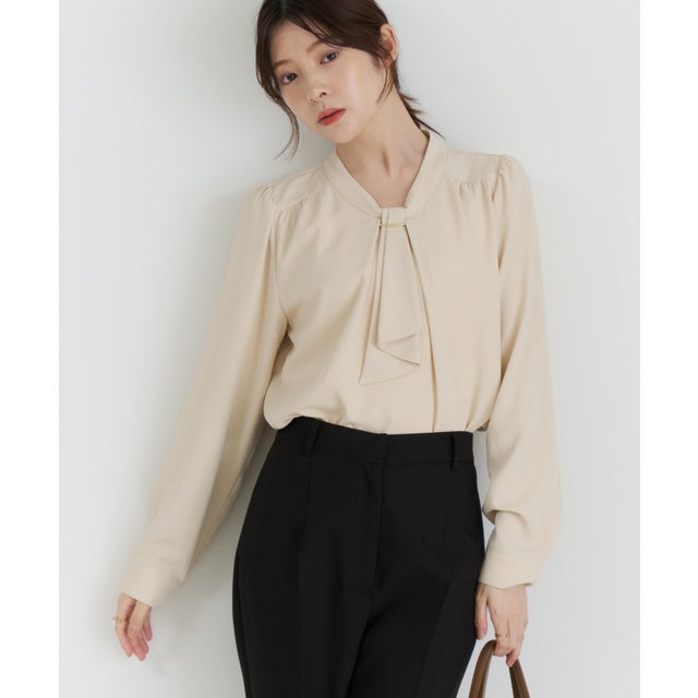 2026秋冬新作 バー付きラッフルタイブラウス MM648102 （BEIGE）