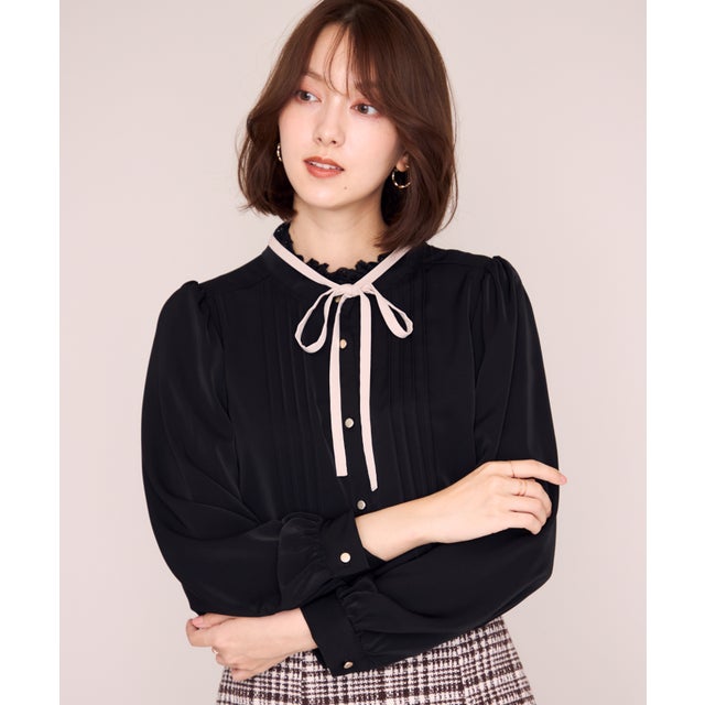 2026秋冬新作 レースフリルハイネック配色リボンブラウス MM648105 （BLACK）