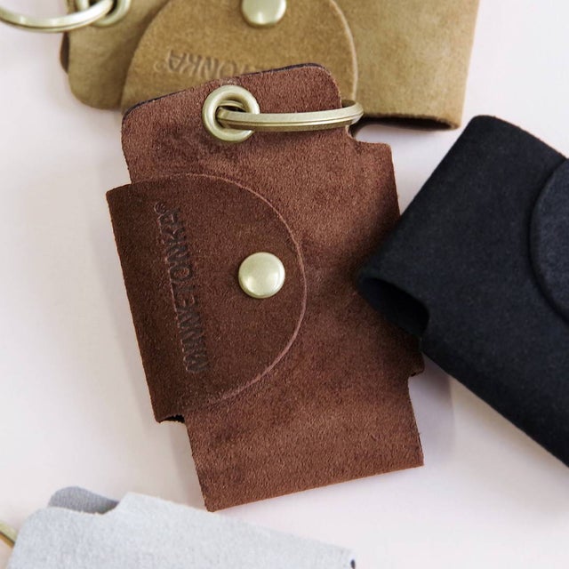 スエード両面ボタンキーケース suede-key-case-dbr （DARK BROWN）
