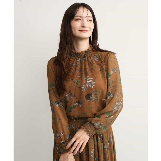 [洗える]水彩花柄シフォンブラウス （キャメル）