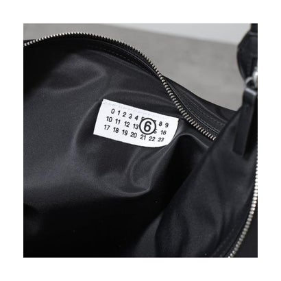 MM6 ショルダーバッグ SB5WG0040 P9062 ナイロン （T8013/ブラック）｜詳細画像
