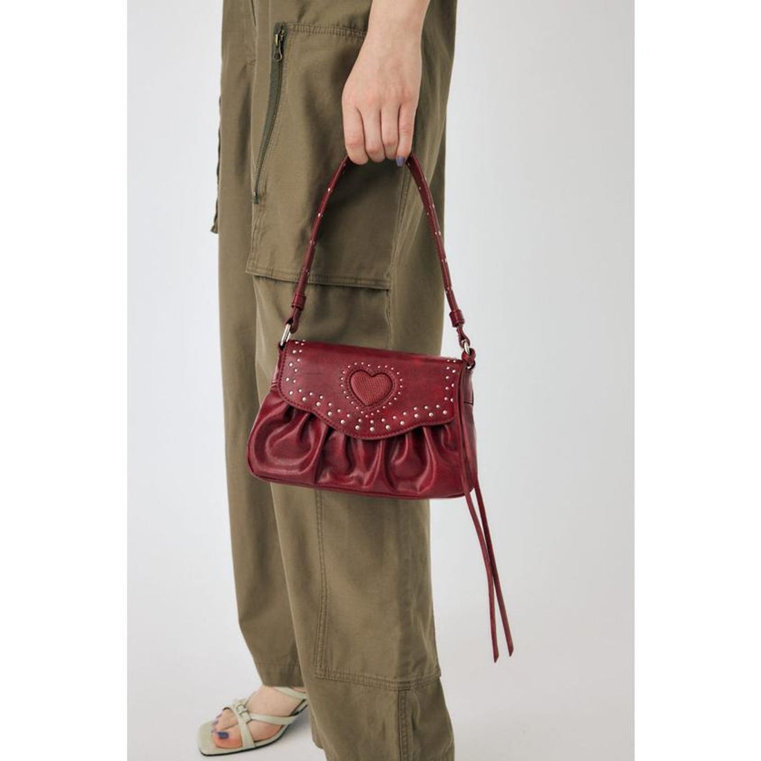 マウジー MOUSSY HEART GATHER スタッズバッグ （BRN） - ファッション 