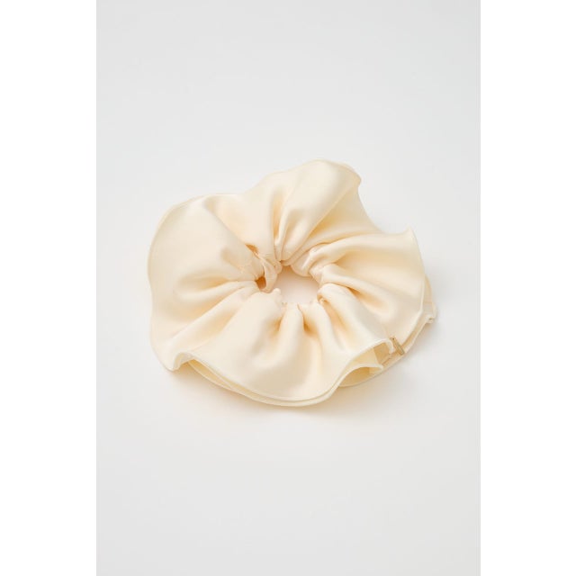 FRILL シュシュ WHT