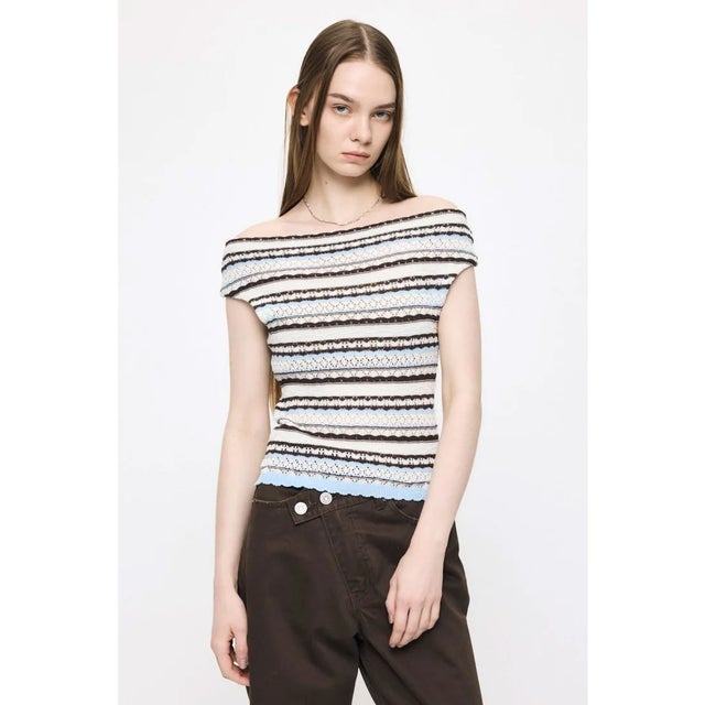 STRIPED OFF SHOULDER トップス 柄WHT5