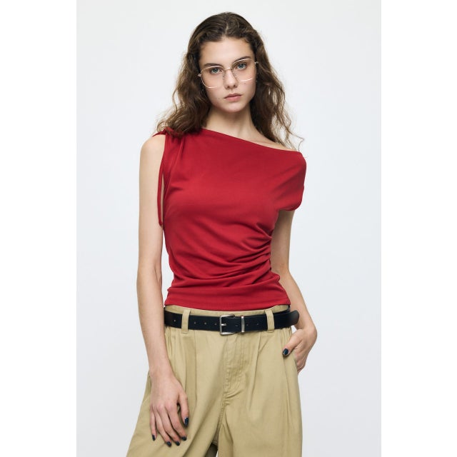 ASYMMETRY NECK RIBBON トップス RED