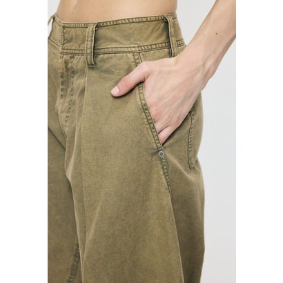 CURVE LINE TUCK パンツ KHA｜詳細画像