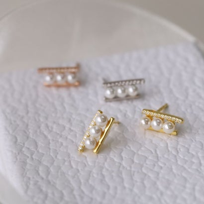小粒パールが連なる 気品あふれるミニピアス 金属アレルギー対応 シルバー999製 （シルバー）｜詳細画像