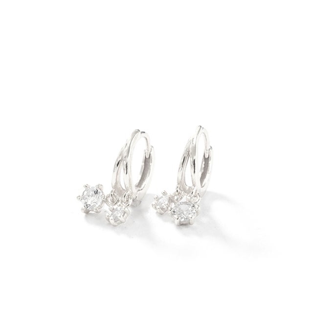 ピアス 金属アレルギー対応 フープピアス つけっぱなし 揺れる ダイヤ 18k シンプル 仕事 上品 女性 大人 彼女 誕生日 プレゼント （シルバー）