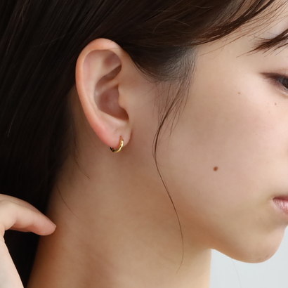 カットラインミニフープピアス【Silver925製 / 金属アレルギー対応】 （シルバー）｜詳細画像