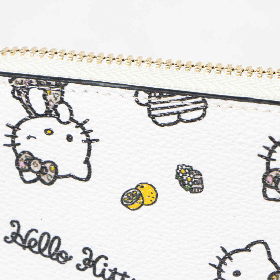 ファッション小物nina mew  Hello Kitty  二つ折り財布