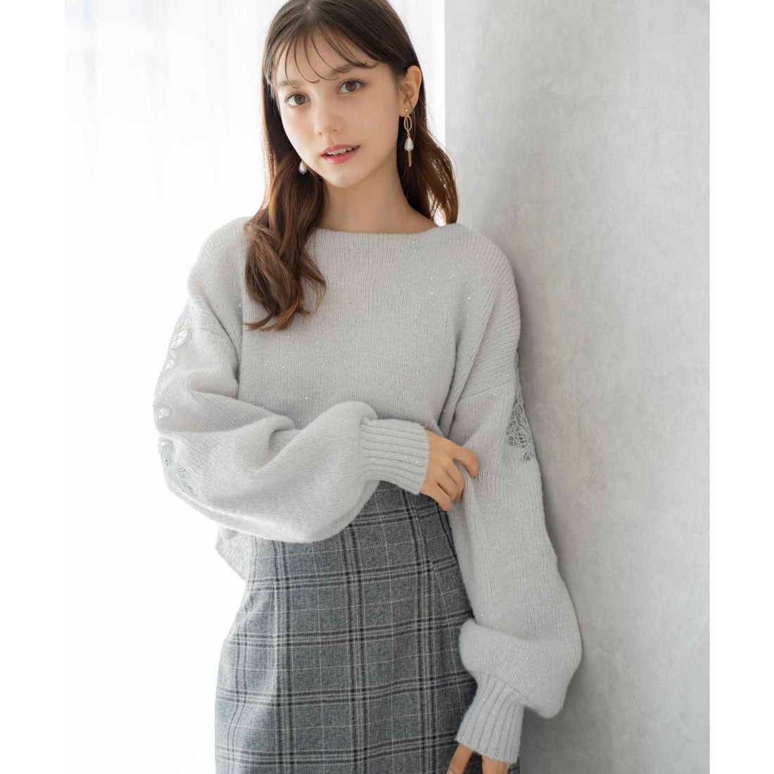 ノエラ NOELA スパンコール刺繍ニット （ライトグレー） -ファッション
