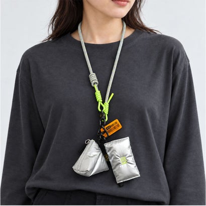 バックヤードファミリー BACKYARD FAMILY KiU キウ PUFFY MINI POUCH & STRAP （955.シルバー）｜詳細画像