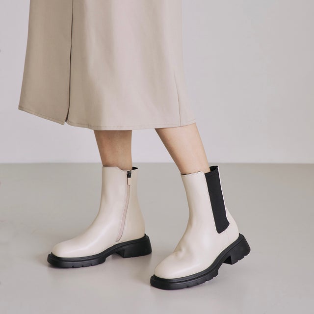 
                    Square Ankle Boots （IVORY）