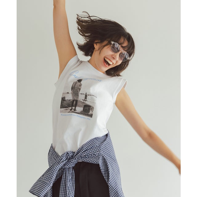 〈NAVY NAVY〉フォトプリントノースリーブカットソー （オフホワイト1）