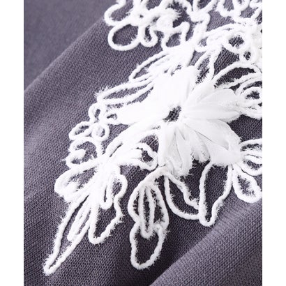ナチュラルビューティーベーシック NATURAL BEAUTY BASIC フラワー刺繍パフスリーブニット （チャコール1）｜詳細画像