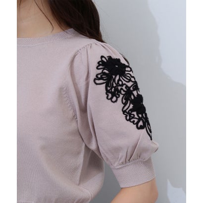 ナチュラルビューティーベーシック NATURAL BEAUTY BASIC フラワー刺繍パフスリーブニット （チャコール1）｜詳細画像