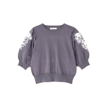 ナチュラルビューティーベーシック NATURAL BEAUTY BASIC フラワー刺繍パフスリーブニット （チャコール1）｜詳細画像