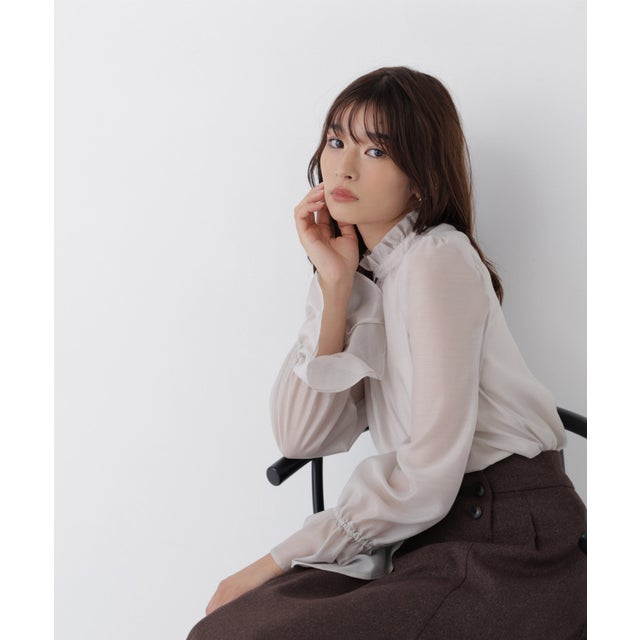 フリルカラーシアーブラウス （ライトグレー）