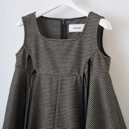 スリーブレスラッフルドレス（Sleeveless Ruffle Dress） （BLACK）｜詳細画像