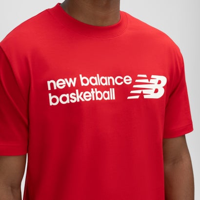 ニューバランス New Balance バスケットボールロゴグラフィックTシャツ（Basketball Logo Graphic T-Shirt） （RED）｜詳細画像