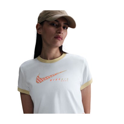 ナイキ/レディス/ナイキ ウィメンズ NSW クラブMOTO RGR S/S Tシャツ （WHITE）｜詳細画像