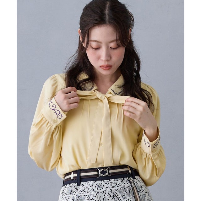 衿刺繍ピンタックブラウス （20イエロー）
