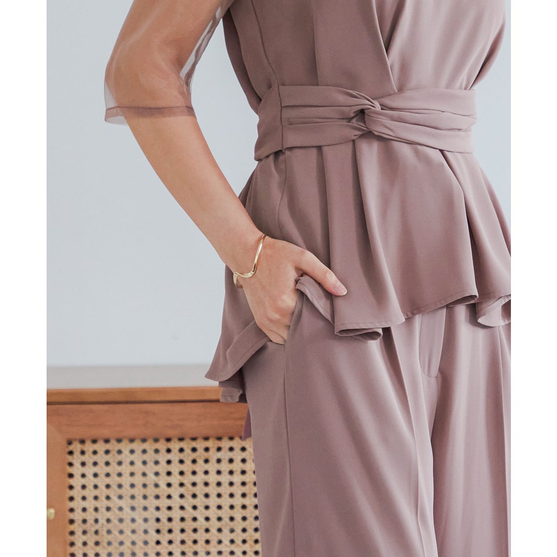 ニアナ niana 袖オーガンジーフリルブラウスセットアップパンツドレス （ピンクグレージュ） -ファッション通販 FASHION WALKER