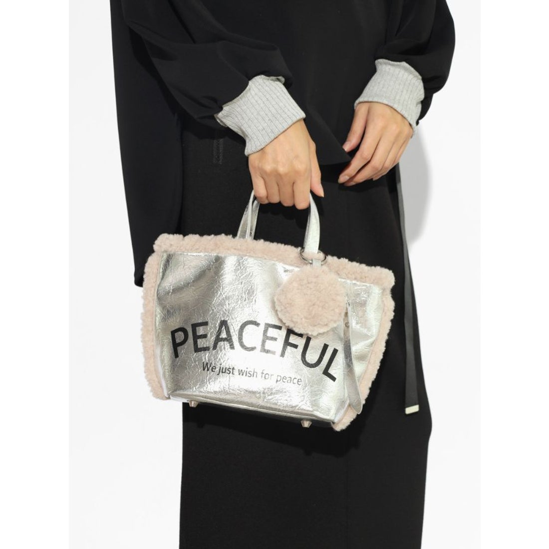 ヌエール nouer PEACEFULメタリックボアミニバッグ （シルバー 